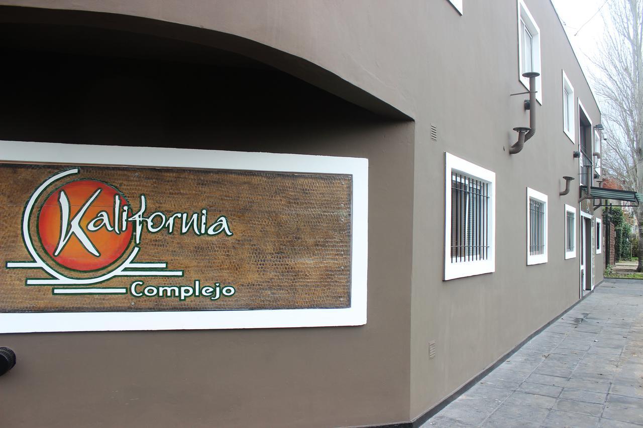 Complejo Kalifornia Apartment Пилар Екстериор снимка